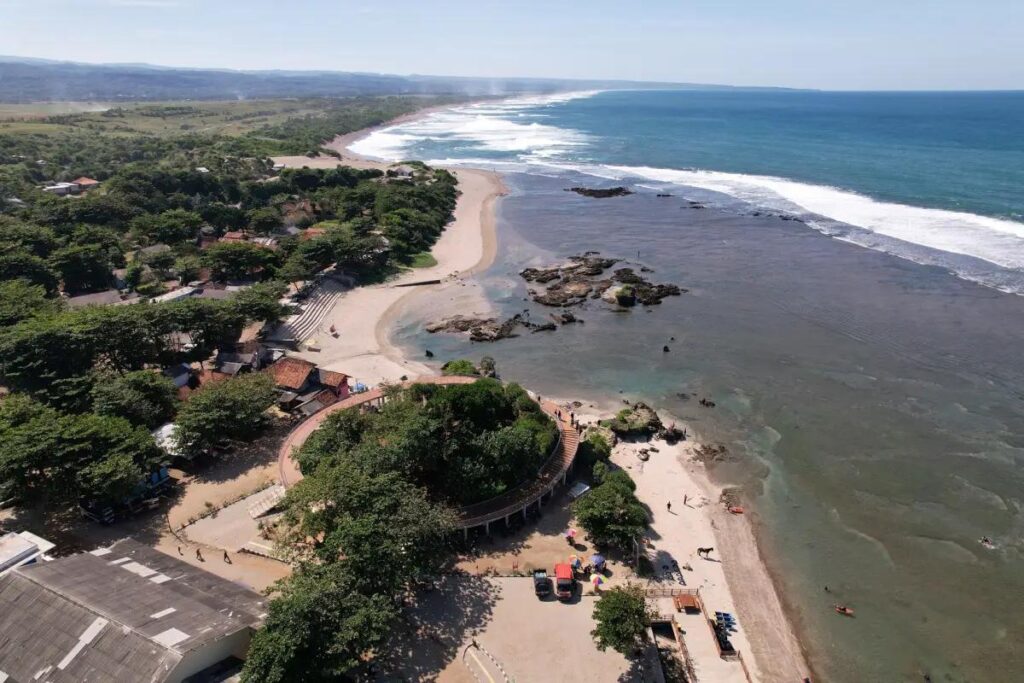 Pantai Sayang Heulang