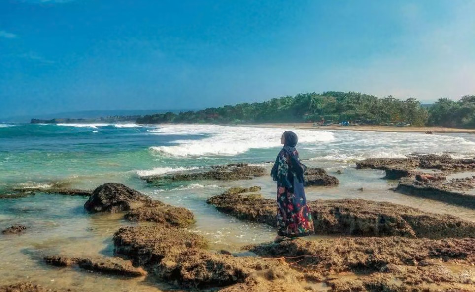 Pantai Taman Manalusu